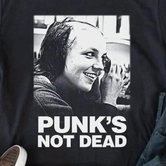 Britney Spears Punks Not Dead Shaved Head Pop Icon Meme Graphic T-Shirt 165 - Picture 2 of 5